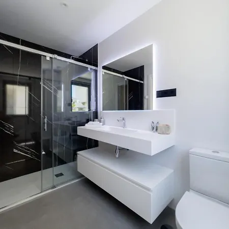 Mirador Hills Luxury Hills Gym Pools Restaurants Естепона