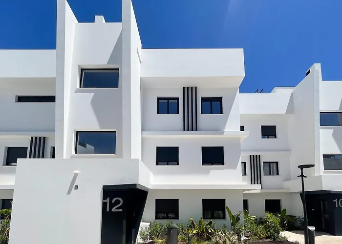 Mirador Hills Luxury Hills Gym Pools Restaurants Apartman